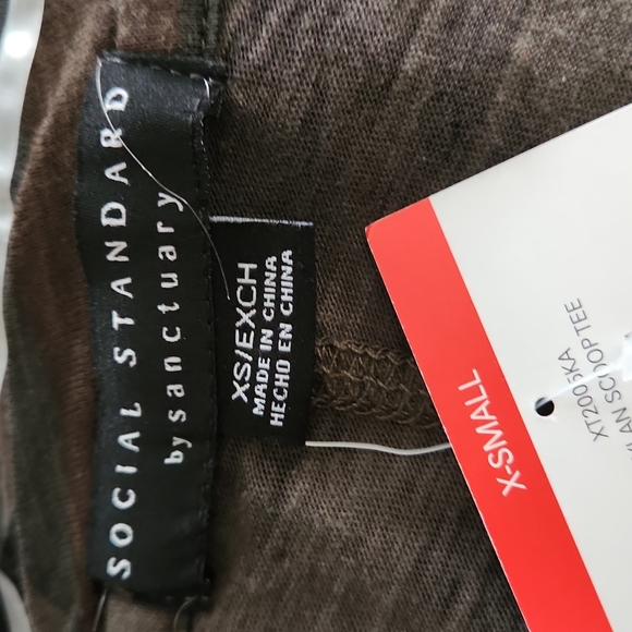 Social Standard by Sanctuary "Dylan Scoop Tee" Mother Earth Camo sz XS W-594 - Picture 6 of 8